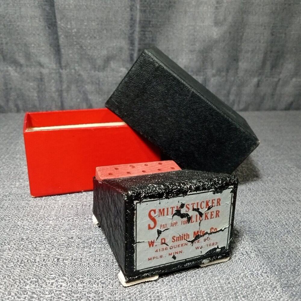 Smith's Sticker Licker W.D. Smith Mfg Co, Pat App For, Vinyl Wood - Original Box